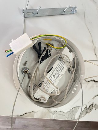 Lámpara LED con mando y WiFi