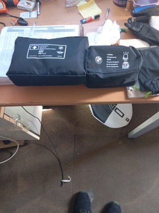 Kit Primeros Auxilios BMW y Baliza SOS