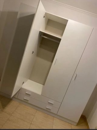 Ultimi armadi in offerta! Scopri la nostra selezione esclusiva di armadi, progettati per ottimizzare lo spazio e portare eleganza alla tua casa.