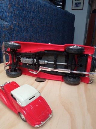 Mercedes Burago 1/18 Rojo