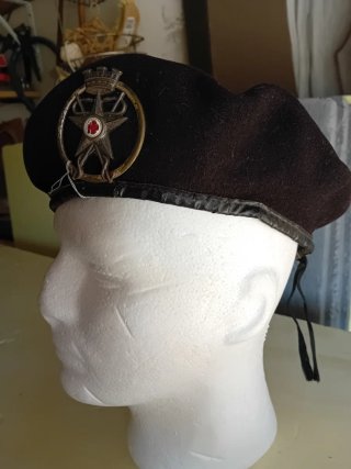 basco vintage da Ufficiale Medico, appartenente al