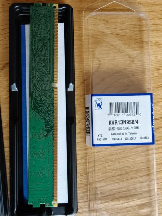 4GB +4gb DDR3 desktop Kingston KVR13N9S8/4
