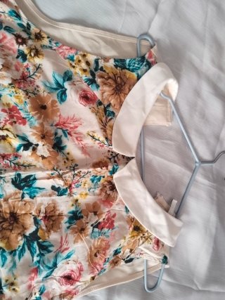 Blusa floral con cuello Peter Pan