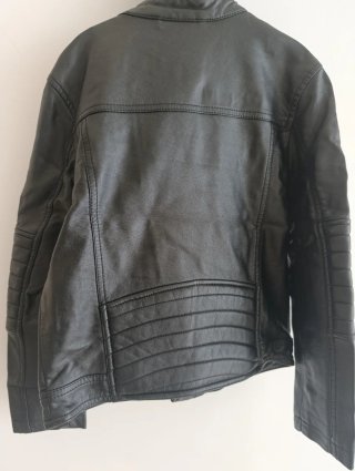 Chaqueta efecto piel negra