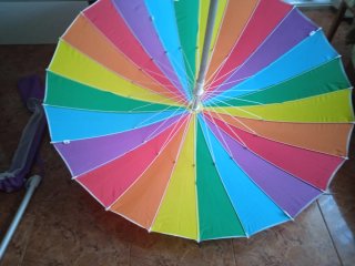 Sombrilla de playa multicolor con funda