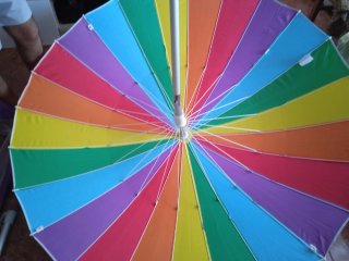 Sombrilla de playa multicolor con funda