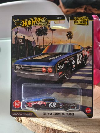 Hot Wheels Boulevard '69 Ford Torino Talladega