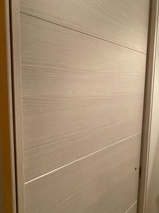 Puerta Leroy blanca efecto madera