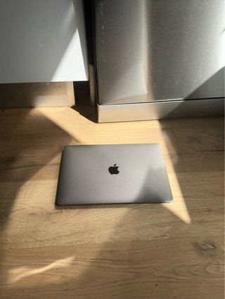 MacBook Pro 13” 2018 i7 / 16GB RAM TouchBar