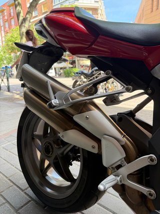 MV AGUSTA BRUTALE 990 R RECIEN REVISADA