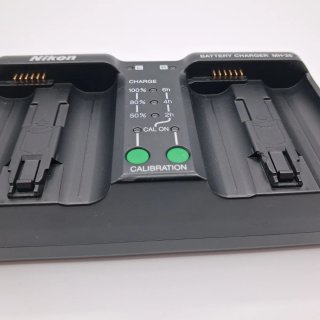 Caricabatterie originale Nikon MH-26 (D4, D5, D6, Grips)