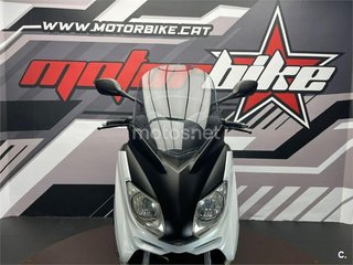 YAMAHA XMAX 250