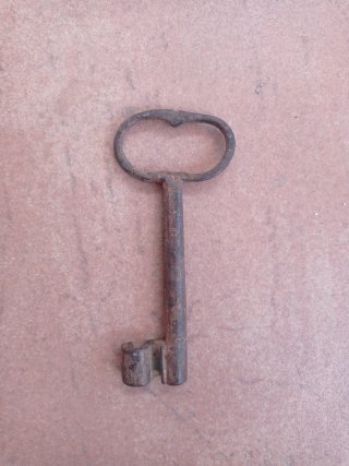 Llave antigua de metal