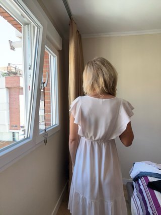 Vestido blanco con volantes premama