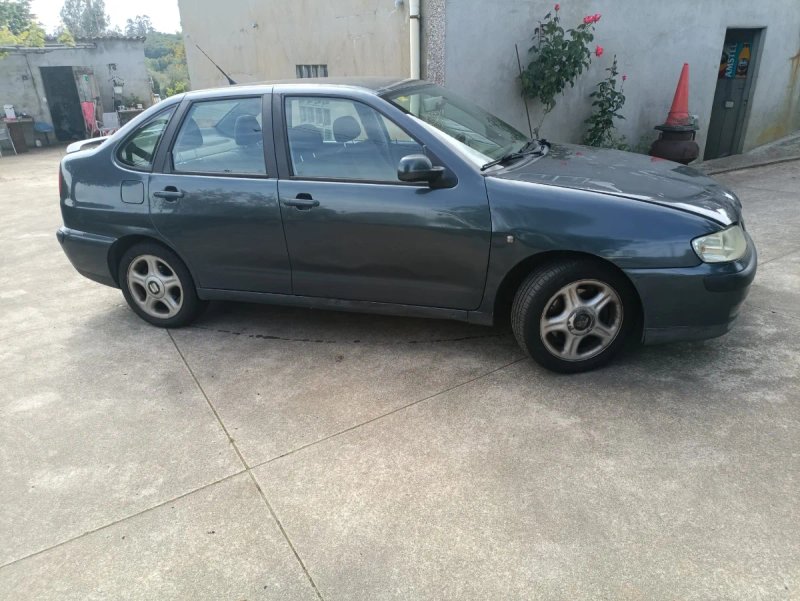 SEAT Cordoba 2000 - foto 1