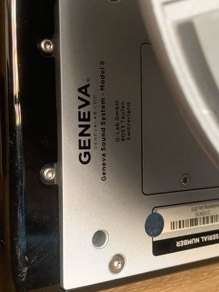 Equipo Geneva  Negro Sound System Model S, icónico
