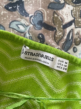 Top corto STRADIVARIUS verde y blanco