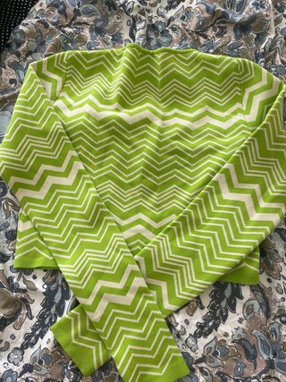 Top corto STRADIVARIUS verde y blanco