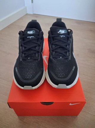 W NIKE VOMERO 18