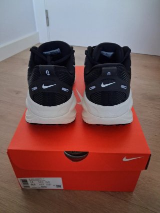 W NIKE VOMERO 18