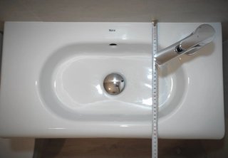 Lavabo Roca suspendido con sifón y válvula