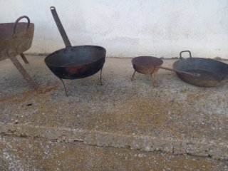 Sartenes antiguas de hierro