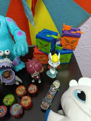 Lote Juguetes Varios  Peluches canicas pokemon etc