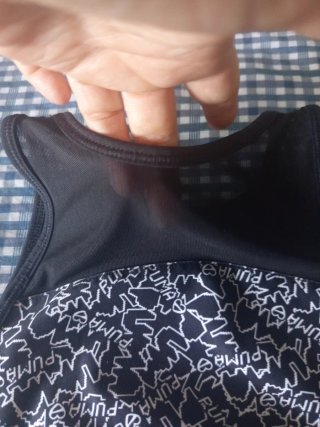 Top deportivo Puma negro y blanco