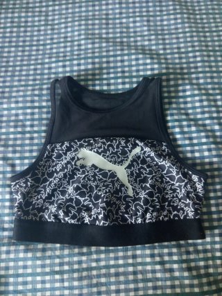 Top deportivo Puma negro y blanco