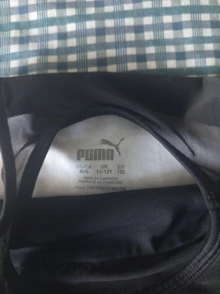 Top deportivo Puma negro y blanco