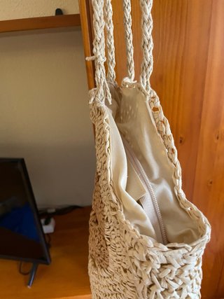 Bolso de rafia redondo con flecos