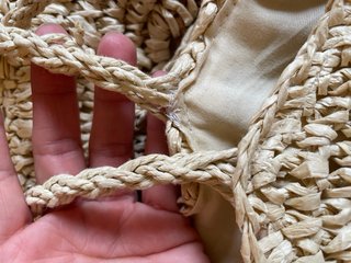 Bolso de rafia redondo con flecos