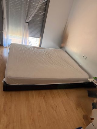 Cama King Size Negra con Colchón