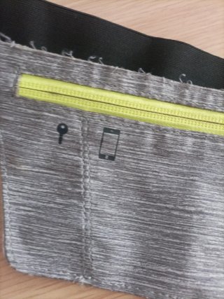 Riñonera Kalenji gris y negra