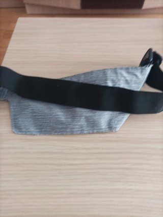 Riñonera Kalenji gris y negra