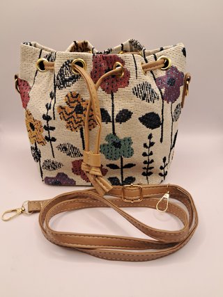 BOLSO DE CUBO DE LONA CON FLORES