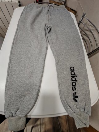 Pantalón chándal Adidas gris