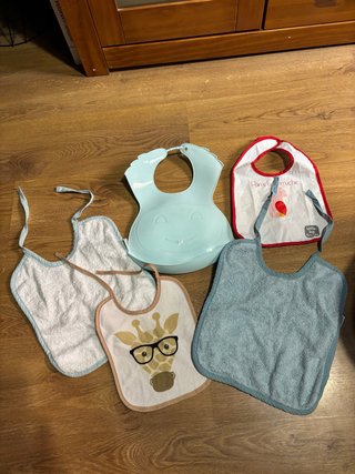 Lote de 5 baberos para bebé