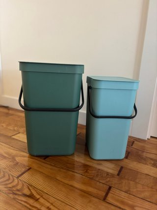 Confezione da 2 bidoni della spazzatura moderni e pratici