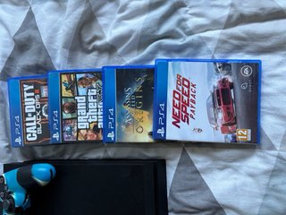 PS4 500GB + Mando + 8 Juegos y Cables