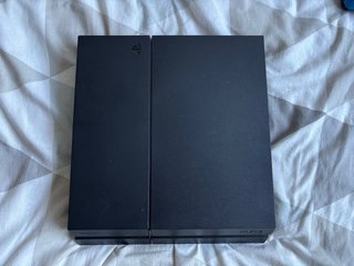 PS4 500GB + Mando + 8 Juegos y Cables