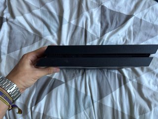 PS4 500GB + Mando + 8 Juegos y Cables