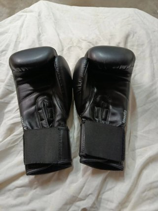 Guantes de Boxeo Adidas Negros Sin Usar