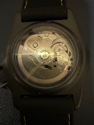Reloj Seiko Automático NH35A Negro y Amarillo