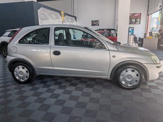 OPEL Corsa Essentia 1.2 16v