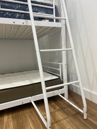 Litera triple metálica blanca