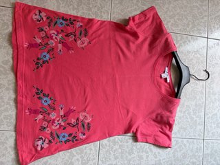 Camiseta Venca Salmon Talla S con Flores