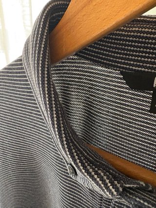 Polo Uniqlo Rayas Grises Talla M
