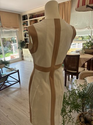 Vestido Adolfo Dominguez blanco y beige