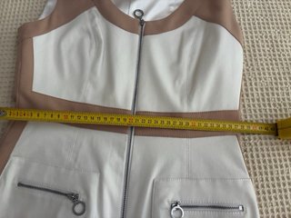 Vestido Adolfo Dominguez blanco y beige